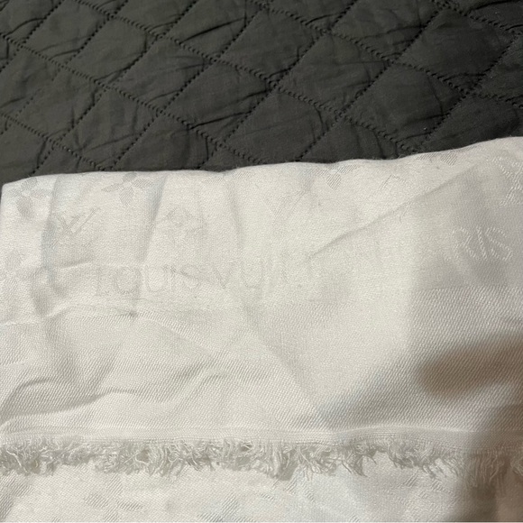 Louis Vuitton scarf - Picture 5 of 9